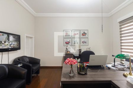 Casa à venda com 580m², 5 quartos e 4 vagasEscritório 