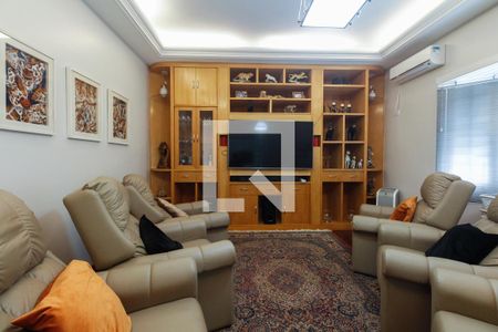 Sala de TV de casa à venda com 4 quartos, 580m² em Vila Granada, São Paulo