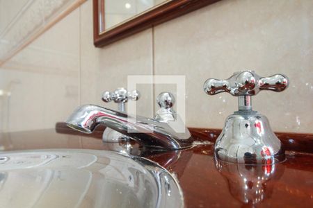 Casa à venda com 580m², 5 quartos e 4 vagasBanheiro Suíte 2