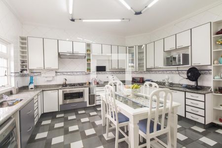 Casa à venda com 580m², 5 quartos e 4 vagasCozinha 