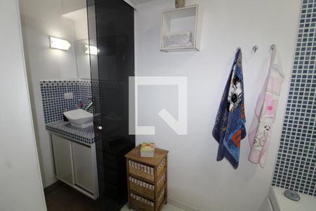 Casa à venda com 190m², 4 quartos e 2 vagasBanheiro
