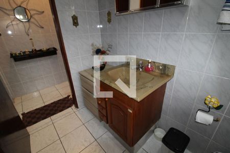 Casa à venda com 190m², 4 quartos e 2 vagasBanheiro 3