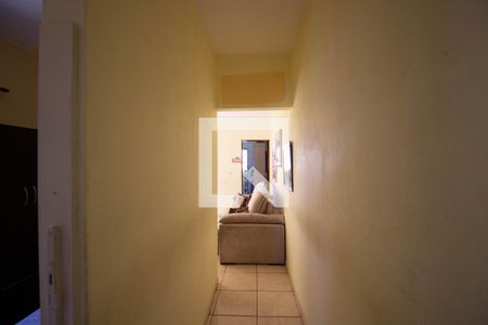 Casa à venda com 100m², 4 quartos e 2 vagasCorredor