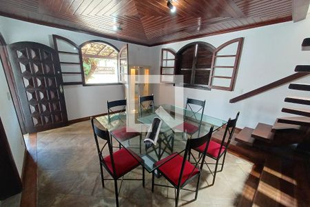 Sala de casa para alugar com 5 quartos, 300m² em Marazul, Niterói
