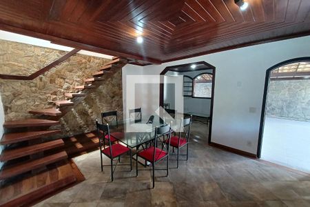 Sala de casa à venda com 5 quartos, 300m² em Marazul, Niterói