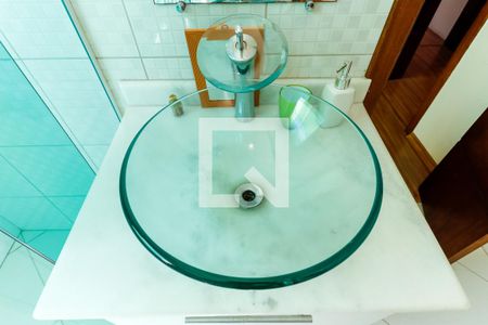 Casa à venda com 200m², 4 quartos e 8 vagasBanheiro Quartos 3 e 4