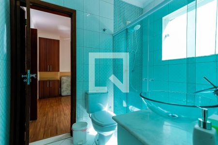 Casa à venda com 200m², 4 quartos e 8 vagasBanheiro Quartos 3 e 4