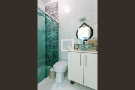 Casa à venda com 200m², 4 quartos e 8 vagasBanheiro de Serviço