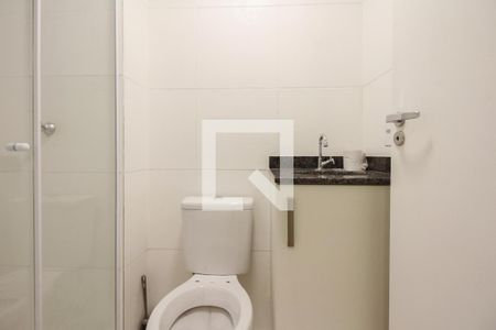 Banheiro  de kitnet/studio para alugar com 1 quarto, 22m² em São Lucas, São Paulo