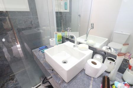 Casa à venda com 460m², 4 quartos e 7 vagasBanheiro Quarto 2