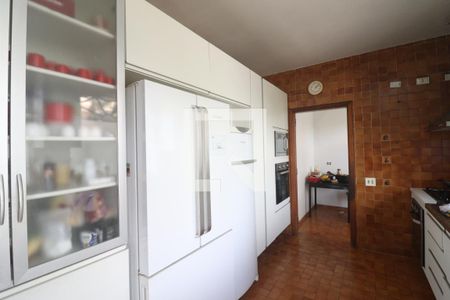 Casa à venda com 460m², 4 quartos e 7 vagasCozinha 