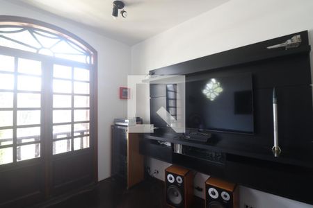 Casa à venda com 460m², 4 quartos e 7 vagasSala de TV