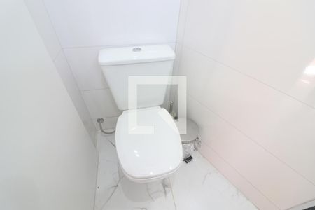 Casa à venda com 460m², 4 quartos e 7 vagasBanheiro Quarto 2