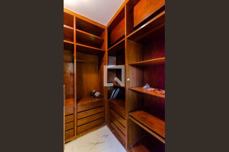 Apartamento para alugar com 200m², 3 quartos e 1 vagaCloset