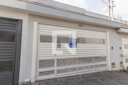 Casa à venda com 90m², 2 quartos e 2 vagas Casa à venda com 90m², 2 quartos e 2 vagasFachada