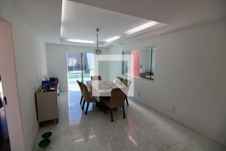 Sala de casa de condomínio à venda com 4 quartos, 329m² em Recreio dos Bandeirantes, Rio de Janeiro