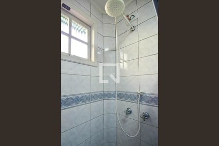 Casa para alugar com 150m², 2 quartos e 3 vagasChuveiro do Banheiro da Suíte