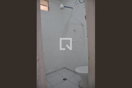 Banheiro de casa para alugar com 1 quarto, 35m² em Vila Ramos, São Paulo