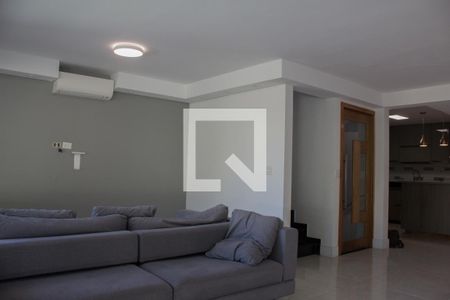 Sala de casa para alugar com 3 quartos, 200m² em Água Fria, São Paulo