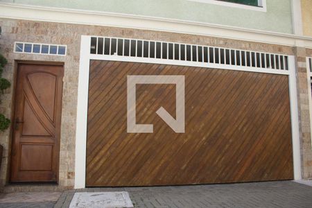 Casa para alugar com 200m², 3 quartos e 4 vagasFachada