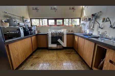 Casa à venda com 385m², 4 quartos e 5 vagasCozinha