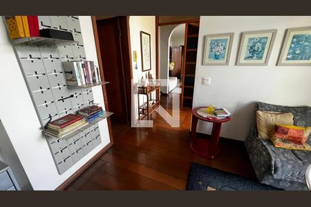 Casa à venda com 385m², 4 quartos e 5 vagasQuarto 2