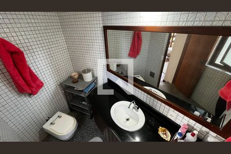 Casa à venda com 385m², 4 quartos e 5 vagasBanheiro quarto 3