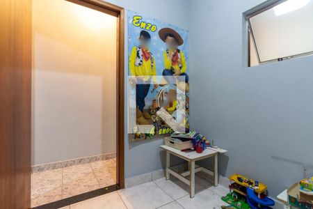 Casa à venda com 243m², 4 quartos e 2 vagasQuarto 2