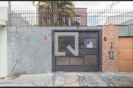 Casa para alugar com 180m², 2 quartos e 2 vagas Casa para alugar com 180m², 2 quartos e 2 vagasFachada