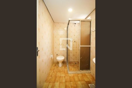 Banheiro de apartamento para alugar com 1 quarto, 42m² em Azenha, Porto Alegre