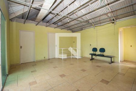 Casa à venda com 240m², 4 quartos e 8 vagasSalão