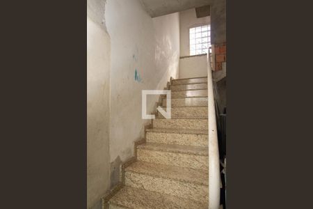 Casa à venda com 240m², 4 quartos e 8 vagasEscada