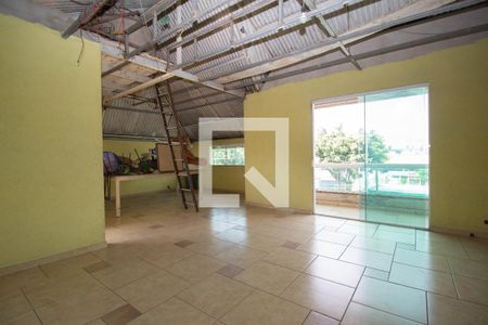 Casa à venda com 240m², 4 quartos e 8 vagasSalão