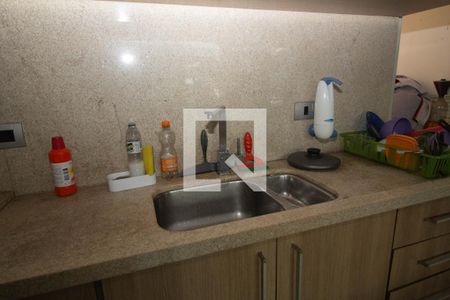 Casa à venda com 240m², 4 quartos e 8 vagasCozinha - Torneira