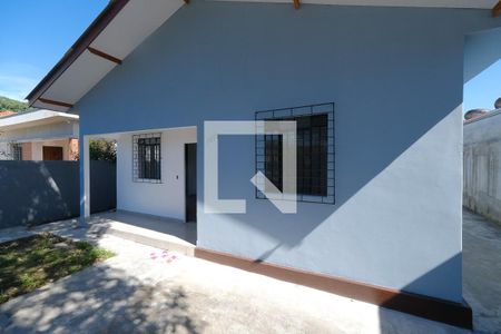 Casa para alugar com 78m², 3 quartos e 2 vagasFachada