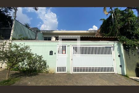 Casa à venda com 270m², 3 quartos e 8 vagasFachada