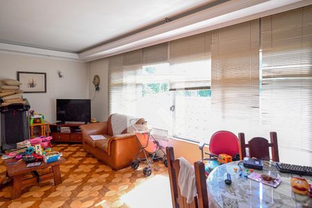 Casa à venda com 270m², 3 quartos e 8 vagasSala
