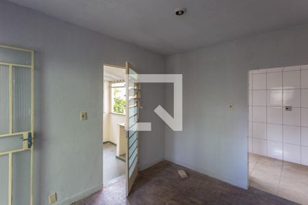 Sala de casa para alugar com 1 quarto, 70m² em Cachoeirinha, Belo Horizonte