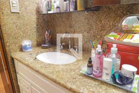 Casa à venda com 124m², 3 quartos e 2 vagasBanheiro da Suíte