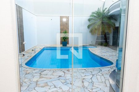 Casa para alugar com 480m², 3 quartos e 5 vagasÁrea Comum-Vista janela do Salão