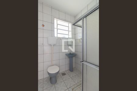 Banheiro de apartamento à venda com 1 quarto, 41m² em Medianeira, Porto Alegre