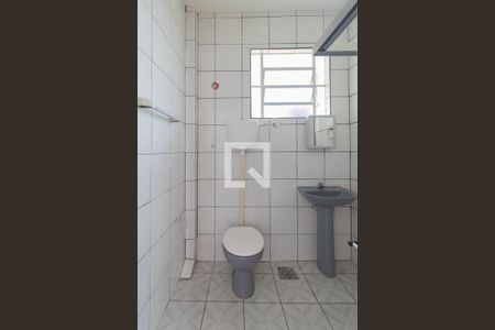 Banheiro de apartamento à venda com 1 quarto, 41m² em Medianeira, Porto Alegre