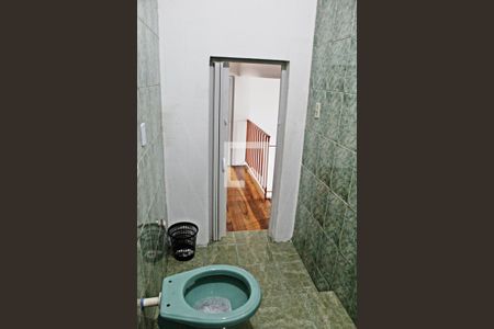 Casa para alugar com 150m², 2 quartos e 6 vagasBanheiro