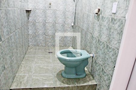 Casa para alugar com 150m², 2 quartos e 6 vagasBanheiro