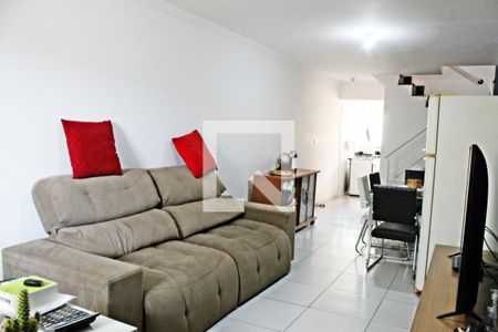 Sala de casa de condomínio à venda com 3 quartos, 120m² em Vila Carmosina, São Paulo