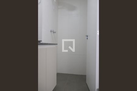 Apartamento para alugar com 57m², 2 quartos e 1 vaga Apartamento para alugar com 57m², 2 quartos e 1 vagaBanheiro Corredor