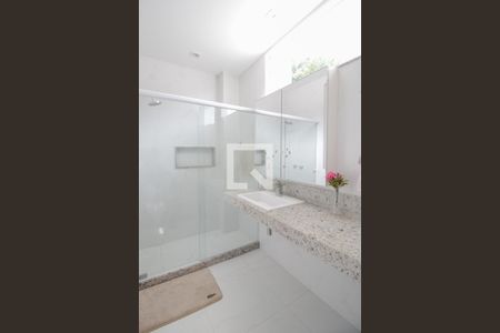 Casa para alugar com 274m², 4 quartos e 2 vagas Casa para alugar com 274m², 4 quartos e 2 vagasBanheiro Suite 3