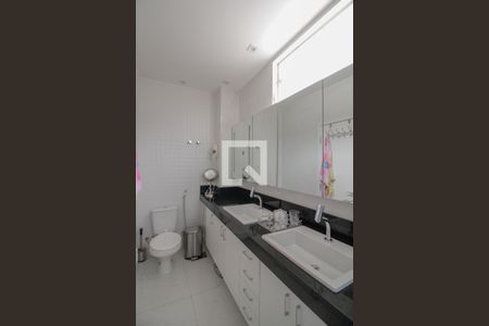 Casa para alugar com 274m², 4 quartos e 2 vagas Casa para alugar com 274m², 4 quartos e 2 vagasBanheiro Suite 4