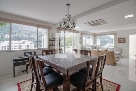 Casa para alugar com 274m², 4 quartos e 2 vagas Casa para alugar com 274m², 4 quartos e 2 vagasSala