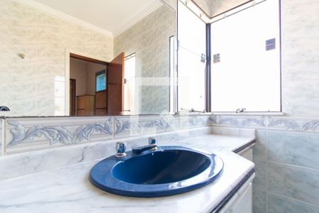 Casa para alugar com 193m², 3 quartos e 2 vagasBanheiro da Suíte 2 e 3